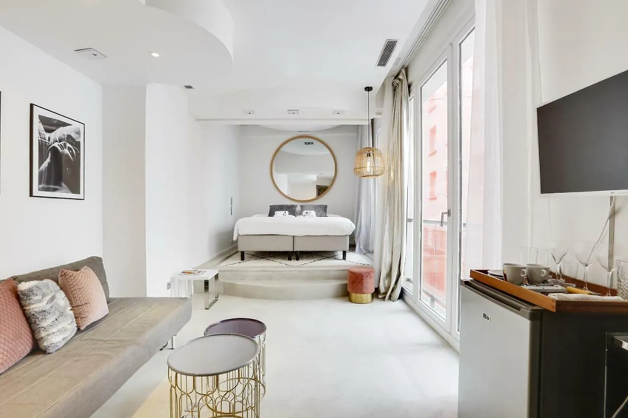 Επικοινωνία με το Guestready - Comfy Design Studio - Marais District
